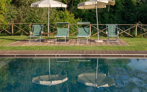 Colle Val D'Elsa 615: Piscine, Meubles, Mobilier De Jardin, Ombre, Réflexion, Recours, Jardin, Chaise, Eco Hôtel, Balancelle