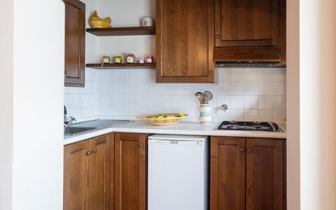 Dicomano 612: Marron, Cabinetry, Comptoir, Propriété, Meubles, Évier, Bâtiment, Bois, Cuisine, Evier