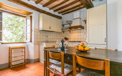 Giuggiolo 6 618.6: Table, Meubles, Propriété, Cabinetry, Comptoir, Fenêtre, Bois, Cuisine, Design Intérieur, Architecture