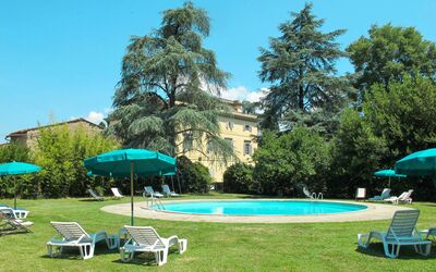 Pergine Valdarno 639: Plante, Ciel, L'Eau, Propriété, Bâtiment, Meubles, Piscine, Parapluie, Vert, Bleu Azur