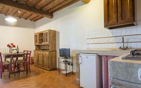 Cecina 609: Propriété, Pièce, Bâtiment, Sol, Meubles, Cuisine, Comptoir, Maison, Design Intérieur, Plafond