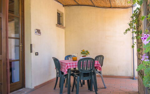 Cecina 609: Propriété, Pièce, Maison, Bâtiment, Immobilier, Meubles, Design Intérieur, Sol, Table, Architecture
