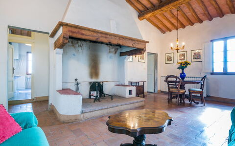 Casa Girasole (Smn101): Table, Meubles, Propriété, Bâtiment, Canapé, Bleu, Bois, Design Intérieur, Sol, Salon