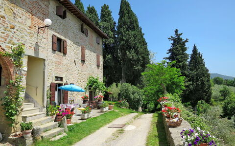 Castelfranco di Sopra 605: Propriété, Maison, Bâtiment, Chalet, Ville, Village, Zone Rurale, Village De Montagne, Quartier, Immobilier