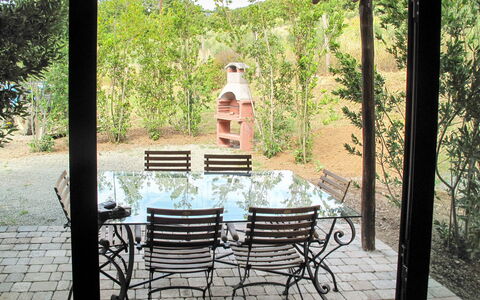 Riparbella 626: Propriété, Meubles, Patio, Pièce, Le Fer, Table, Maison, Domicile, Arbre, Chaise
