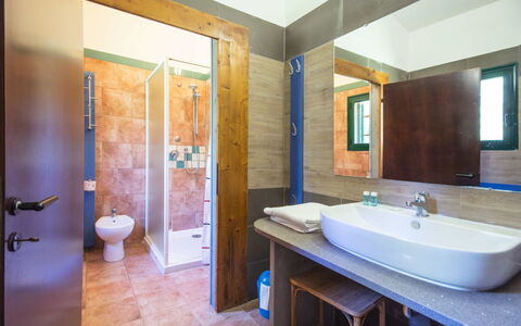 Guardistallo 639: Salle De Bains, Pièce, Propriété, Bâtiment, Design Intérieur, Maison, Immobilier, Architecture, Mur, Sol