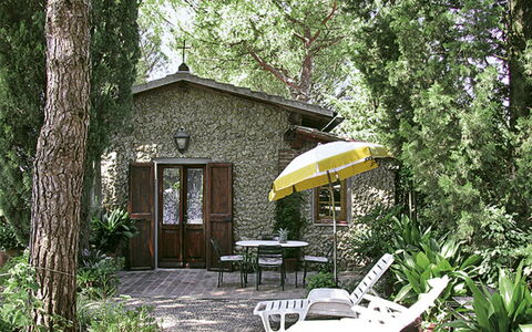Il Crocino Ii: Maison, Propriété, Paysage Naturel, Bâtiment, Chalet, Domicile, Arbre, Jaune, Immobilier, Biome