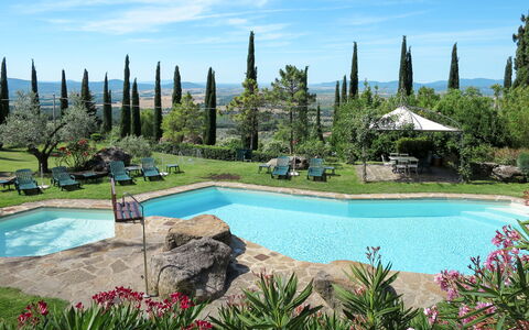 Roccastrada 617: L'Eau, Ciel, Plante, Nuage, Propriété, Fleur, Botanique, Arbre, La Nature, Bleu Azur