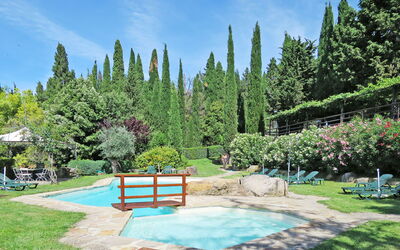 Roccastrada 617: La Nature, Paysage Naturel, Propriété, Arbre, Immobilier, Jardin Botanique, Piscine, Ciel, Botanique, Biens