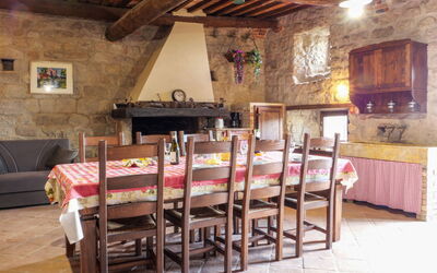 Nobile - Borgo la Civitella 618.7: Table, Meubles, Propriété, Bâtiment, Bois, Design Intérieur, Canapé, Chaise, Maison, Salon