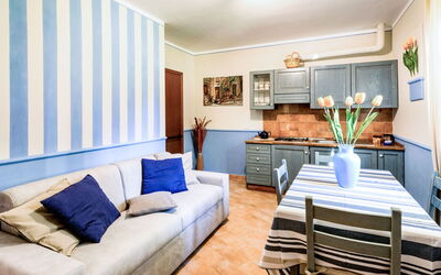 Bilocale - Ranch Hotel 614.2: Pièce, Meubles, Salon, Propriété, Design Intérieur, Bleu, Bâtiment, Mur, Immobilier, Table