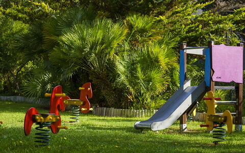 Castiglione della Pescaia 610: Plante, Vert, Toboggan, Chute, Arbre, Herbe, Loisir, Des Loisirs, Terrain De Jeux, Ombre