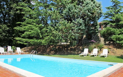 Lago Trasimeno 605: L'Eau, Plante, Propriété, Piscine, Ciel, Bleu Azur, La Nature, Arbre, Rectangle, Ombre