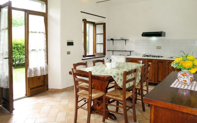Marmotta 605.2: Pièce, Propriété, Meubles, Bâtiment, Design Intérieur, Salle À Manger, Sol, Table, Maison, Cuisine