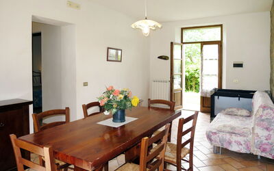 Scoiattolo 605.4: Pièce, Propriété, Meubles, Bâtiment, Design Intérieur, Sol, Table, Salon, Maison, Immobilier