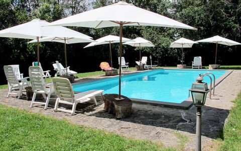 Lago di Bolsena 664: Piscine, Ombre, Loisir, Parapluie, Propriété, Patio, Canopée, Arrière-Cour, Table, Mobilier De Jardin