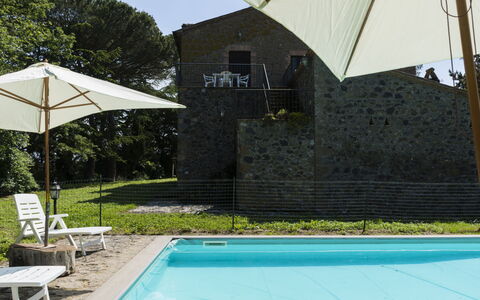 Lago di Bolsena 664: L'Eau, Plante, Bâtiment, Piscine, Ombre, Architecture, Arbre, Ciel, Zone Résidentielle, Loisir