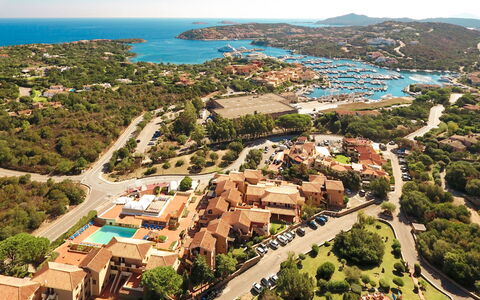 Porto Cervo 616: L'Eau, Ciel, Jour, Propriété, Plante, La Nature, Paysage Naturel, Bâtiment, Arbre, Design Urbain