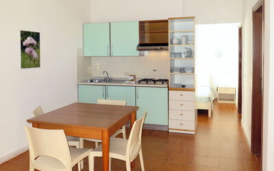 Del Golfo (Lac101) 617.2: Pièce, Meubles, Propriété, Salle À Manger, Sol, Cuisine, Bâtiment, Cabinetry, Design Intérieur, Table