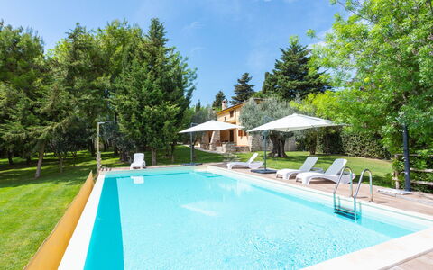 Casalbordino 601: L'Eau, Plante, Ciel, Propriété, Meubles, Piscine, Nuage, Bleu Azur, Arbre, Ombre
