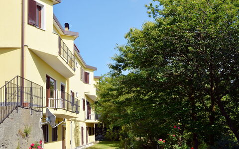 San Bartolomeo del Bosco 601: Plante, Bâtiment, Fenêtre, Ciel, Arbre, Biome, Maison, Design Urbain, Façade, Herbe