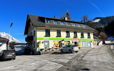 Stein an der Enns 607: Ciel, Roue, Voiture, Propriété, Fenêtre, Bâtiment, Véhicule, Véhicule À Moteur, Asphalte