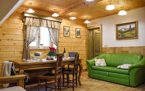 Stará Huť: Pièce, Salon, Meubles, Design Intérieur, Plafond, Propriété, Bâtiment, Mur, Domicile, Éclairage