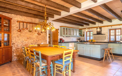 Son Viquet: Table, Meubles, Bois, Éclairage, Design Intérieur, Chaise, Sol, Faisceau, Sol, Cuisine