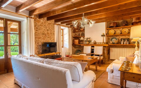 Son Viquet: Meubles, Propriété, Bâtiment, Bois, Confort, Fenêtre, Salon, Sol, Sol, Cadre