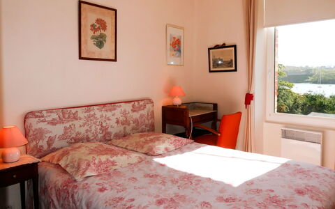 Saint Cast le Guildo 649: Chambre, Lit, Pièce, Drap De Lit, Meubles, Literie, Propriété, Cadre De Lit, Design Intérieur, Sol