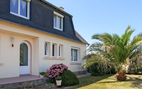 Ty Ménez: Plante, Bâtiment, Ciel, Propriété, Fenêtre, Fleur, Maison, Lot Terre, Architecture, Arbre