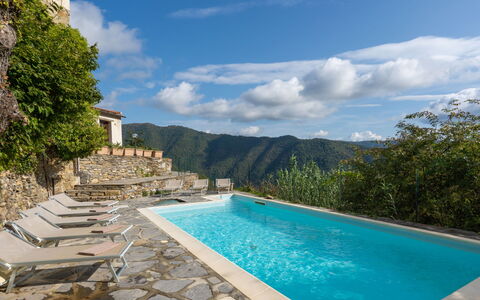 Tavole 603: Piscine, Propriété, Maison, Vacances, Bleu Azur, Immobilier, Ciel, L'Eau, Bâtiment, Villa