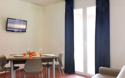 Ai Pozzi Residence Village & Spa(Lno122) 618.2: Pièce, Propriété, Design Intérieur, Meubles, Bâtiment, Sol, Mur, Table, Salon, Maison