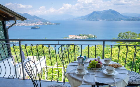 Stresa 613: Ciel, L'Eau, Nuage, Montagne, Table, Jour, Meubles, Plante, Bâtiment, Vaisselle