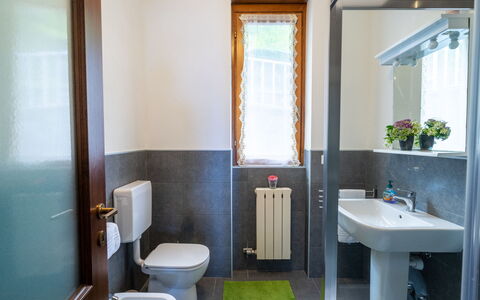 Stresa 613: Évier, Propriété, Miroir, Luminaire Plomberie, Robinet, Vert, Salle De Bains, Lavabo, Architecture