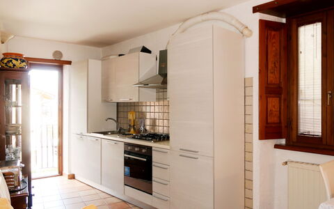 Ludovica: Pièce, Meubles, Propriété, Design Intérieur, Bâtiment, Plafond, Maison, Sol, Cabinetry, Immobilier