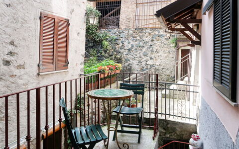 Ludovica: Propriété, Bâtiment, Balcon, Maison, Zone Résidentielle, Immobilier, Ville, Pièce, Architecture, Appartement