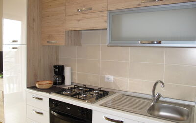 Casa Anny (Mal412) 605.3: Comptoir, Pièce, Propriété, Cuisine, Cabinetry, Meubles, Tuile, Cuisinière, Évier, Design Intérieur