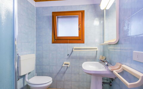 Grado 653: Miroir, Évier, Robinet, Propriété, Luminaire Plomberie, Lavabo, Violet, Bâtiment, Salle De Bains, Bleu