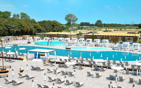 Bibione 653: Ciel, L'Eau, Piscine, Nuage, Chaise, Loisir, Mobilier De Jardin, Balancelle, Ombre, Des Loisirs
