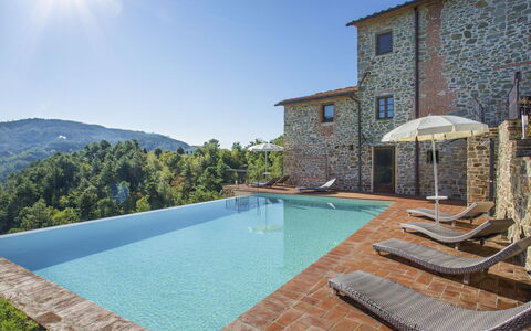 Aurora: Piscine, Propriété, Maison, Bâtiment, Immobilier, Villa, Biens, Vacances, Herbe, Loisir