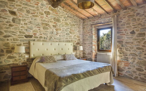 Aurora: Chambre, Lit, Pièce, Meubles, Propriété, Cadre De Lit, Mur, Plafond, Design Intérieur, Bâtiment