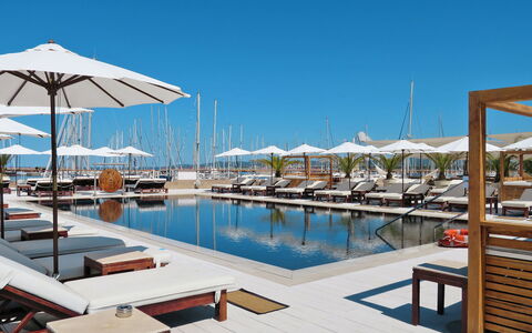 La Marina: Piscine, Recours, Propriété, Bâtiment, Marina, Balancelle, Meubles, Vacances, Immobilier, Loisir