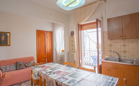 Villa Teresa: Propriété, Cadre, Meubles, Cabinetry, Table, Evier, Bois, Évier, Design Intérieur, Architecture