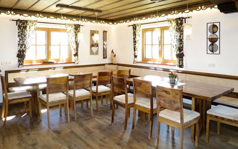 Forstau 601: Pièce, Propriété, Meubles, Bâtiment, Table, Design Intérieur, Sol, Maison, Plafond, Dur