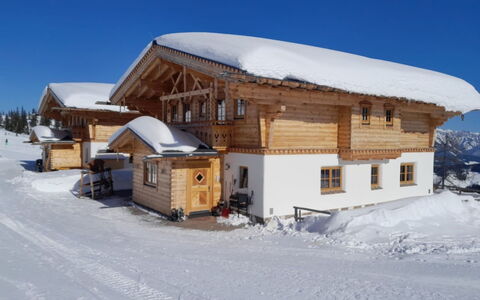 Forstau 601: Neige, Ciel, Fenêtre, Maison, Arbre, Pente, Bâtiment, Chalet, Bois, Immobilier
