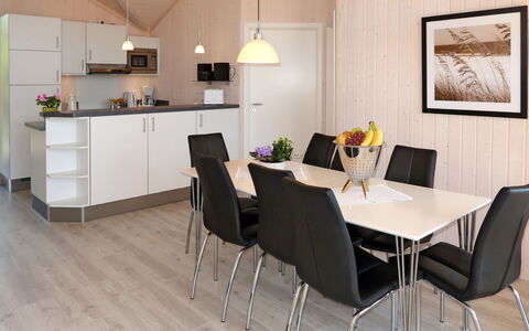 Großenbrode 694: Salle À Manger, Meubles, Pièce, Sol, Design Intérieur, Propriété, Table, Revêtement De Sol Stratifié, Parquet, Chaise