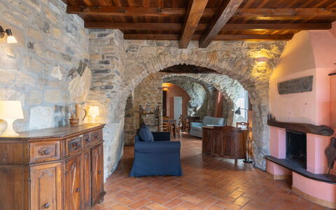 U Figu du Camin: Propriété, Bois, Cadre, Design Intérieur, Cabinetry, Architecture, Tiroir, Sol, Sol, Salon