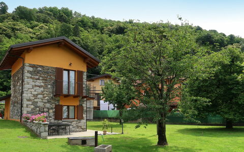 Di Pipot: Plante, Ciel, Propriété, Vert, Bâtiment, Paysage Naturel, Arbre, Lot Terre, Végétation, Maison