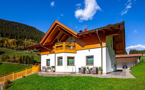 Sarentino 602: Nuage, Ciel, Plante, Propriété, Bâtiment, Fenêtre, Arbre, Paysage Naturel, Maison, Lot Terre